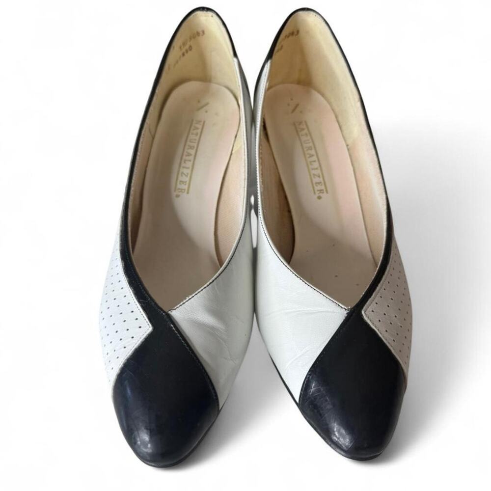 Vintage Naturalizer‎ Kitten heel Black & White Cap Toe Pumps Sz 8 Retro Chic